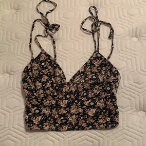 Abercrombie tie floral top